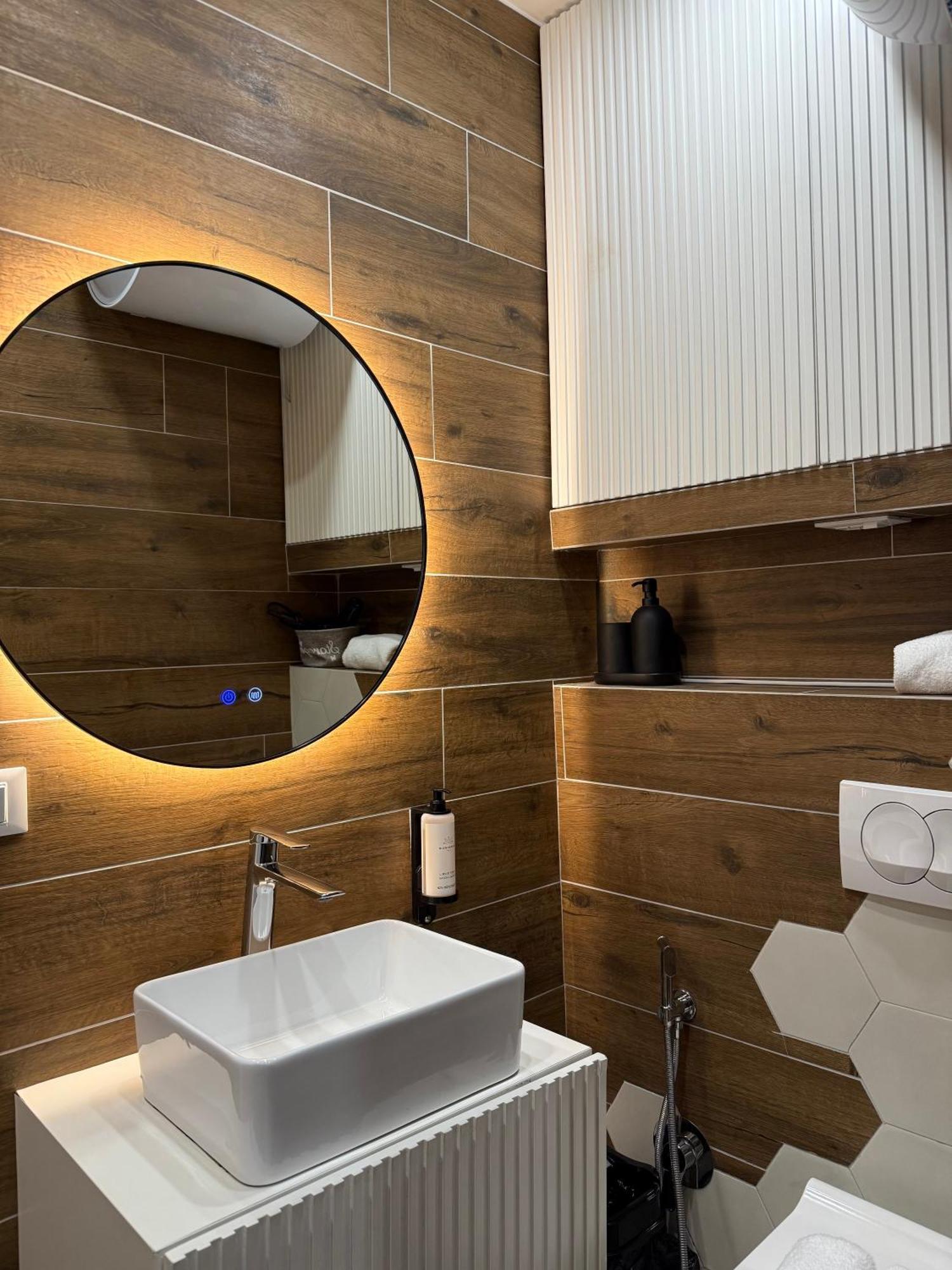 4Seasonsgea , Studio Apartment In Heart Of Tirana Bagian luar foto